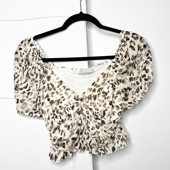 NEW with tags Urban Outfitters Leopard print puff sleeve top - Picture 1 of 5
